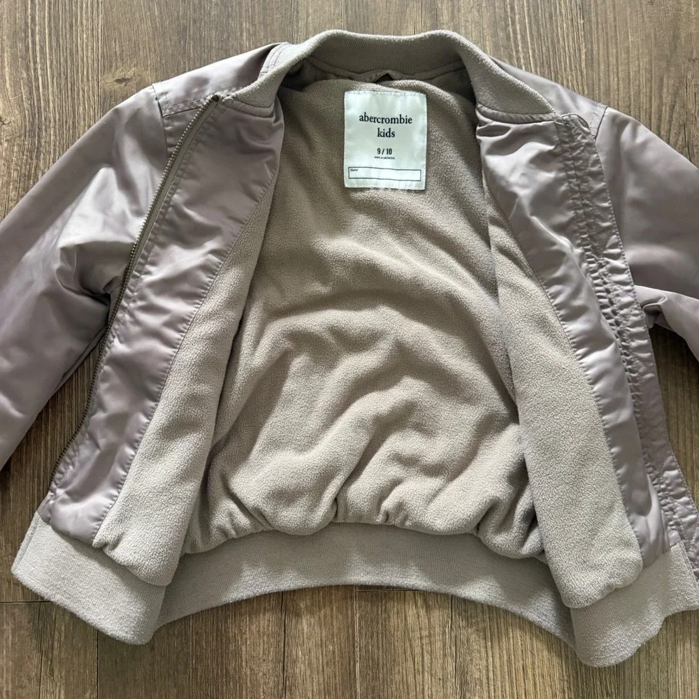 Abercrombie Kids Bomber Jacket Taupe Full Zip Ribbed Cuffs Gorpcore Kids 9/10